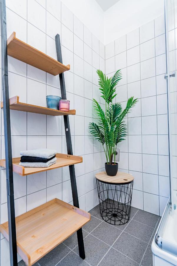 Helles Apartment In Top-Lage Mit Parkplatz Magdeburg Exterior photo